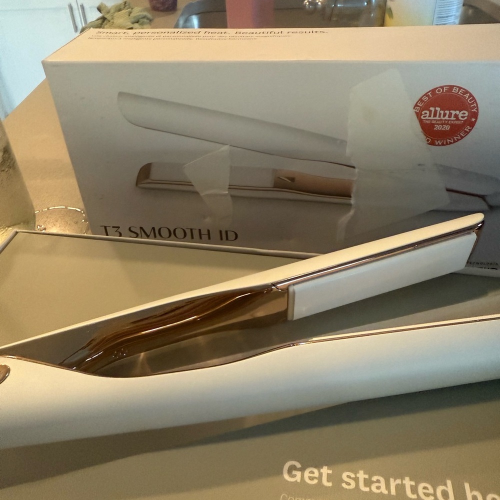 T3 Smooth ID Hair Straightener - White and Silver